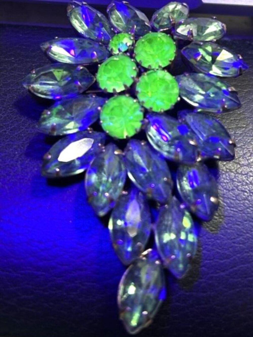 UV Rhinestone Brooch Green Glass Pin Center Stones Glow Rhinestones 2.5" - Picture 2 of 8